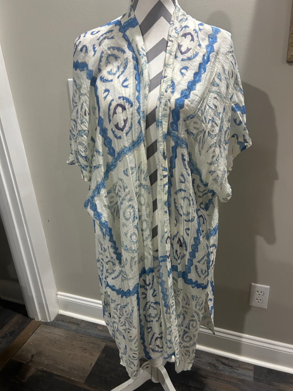 Lightweight Cream & Blue Printed Open Kimono - Kori